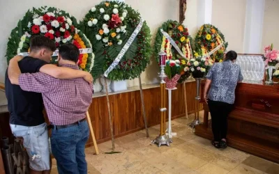 Qué es y qué se pone en una Corona Funeraria